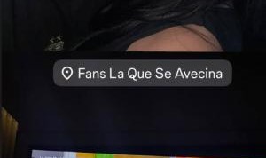 亚马尔女友晒照，相拥一起看西班牙情景喜剧